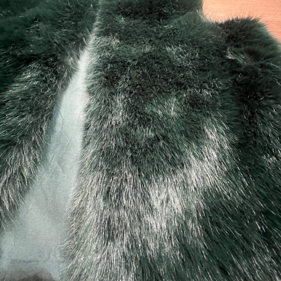 TopShop Faux Fur Dark Emerald Green Gilete Vest Sz 10-Perfect for the holidays! - Picture 2 of 10